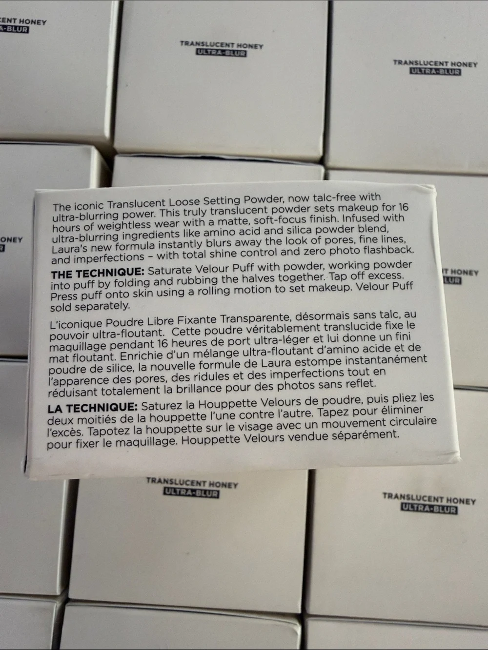 laura mercier Translucent Loose Setting Powder Ultra-Blur — White/Cream Box